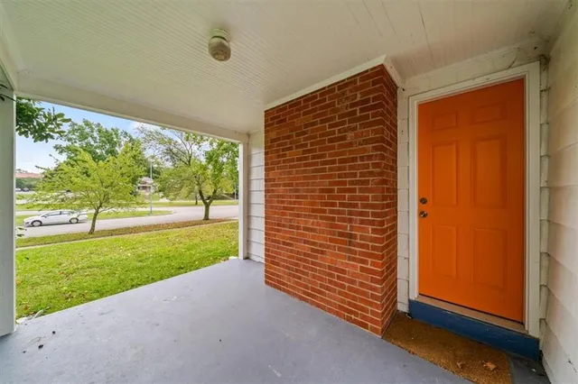 $275,000 | 7224 Paseo Boulevard, Kansas City, MO 64131