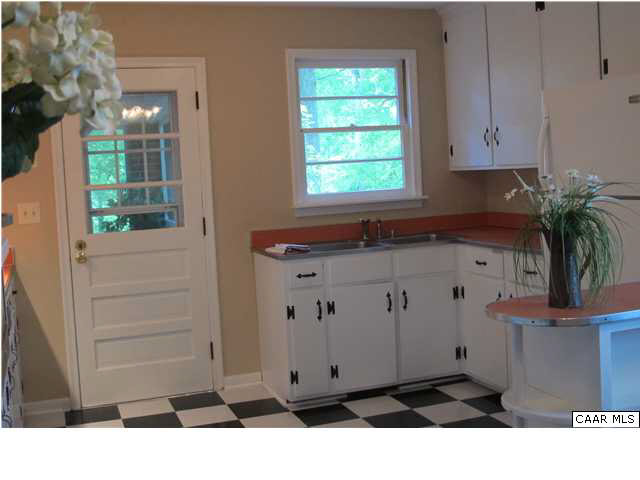 495 Stagecoach Road Charlottesville, VA 22902 - Photo 5 of 27 Plenty of storage in the kitchen