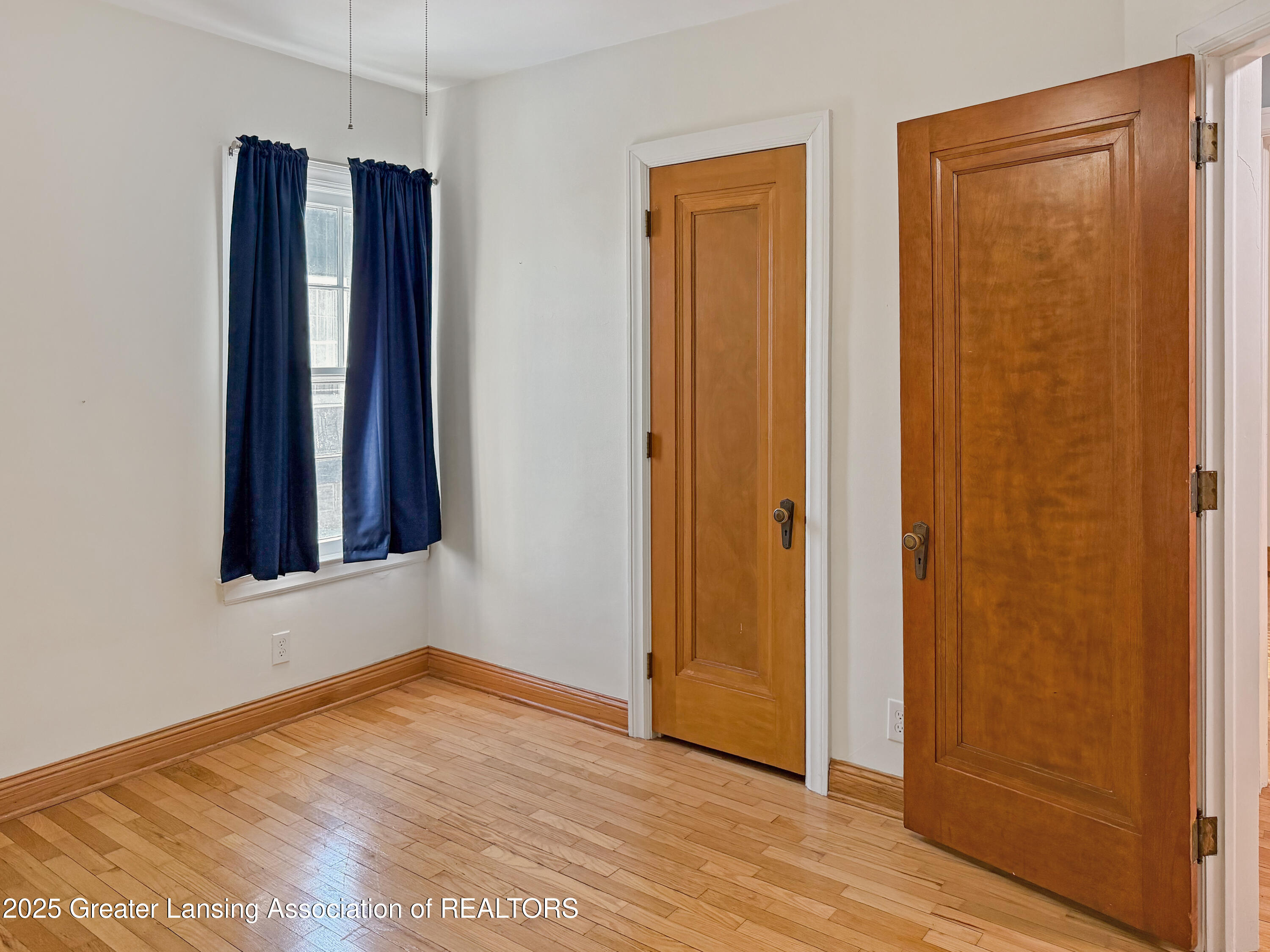 535 Riley Street Lansing, MI 48910 - Photo 15 of 42 Bedroom 2
