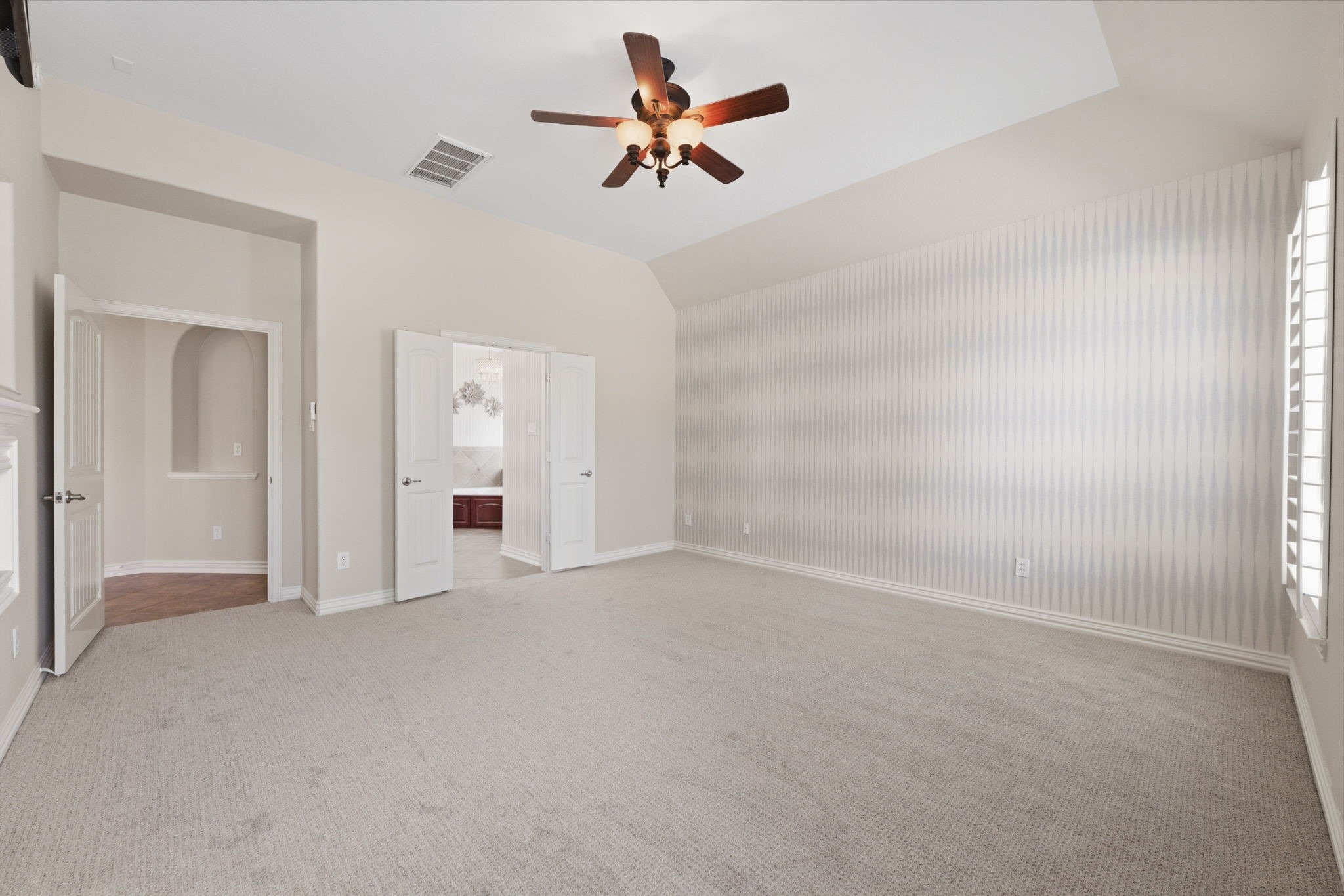 315 Arbor Ridge Lane Conroe, TX 77384 - Photo 20 of 48 an empty room with closet and a ceiling fan