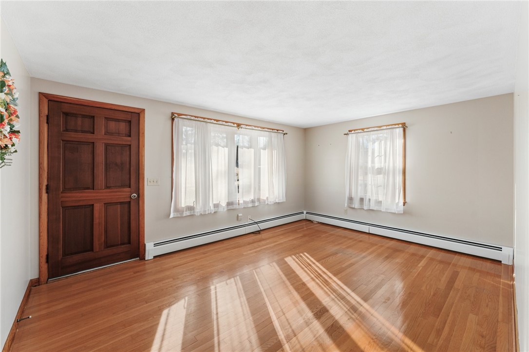 103 Pembroke Lane Coventry, RI 02816 - Photo 2 of 14