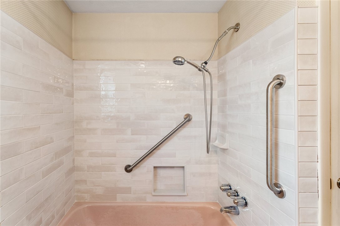 103 Pembroke Lane Coventry, RI 02816 - Photo 6 of 14