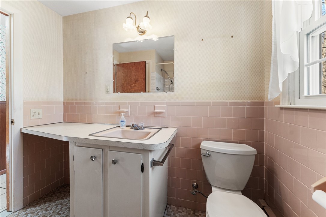 103 Pembroke Lane Coventry, RI 02816 - Photo 7 of 14