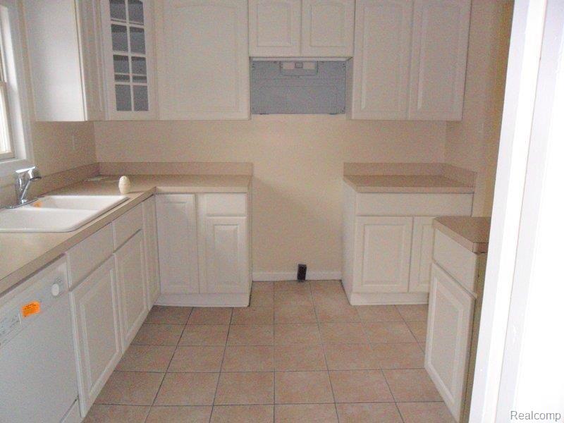 25795 Meridian Road Grosse Ile, MI 48138 - Photo 4 of 7 SAM_8081.JPG