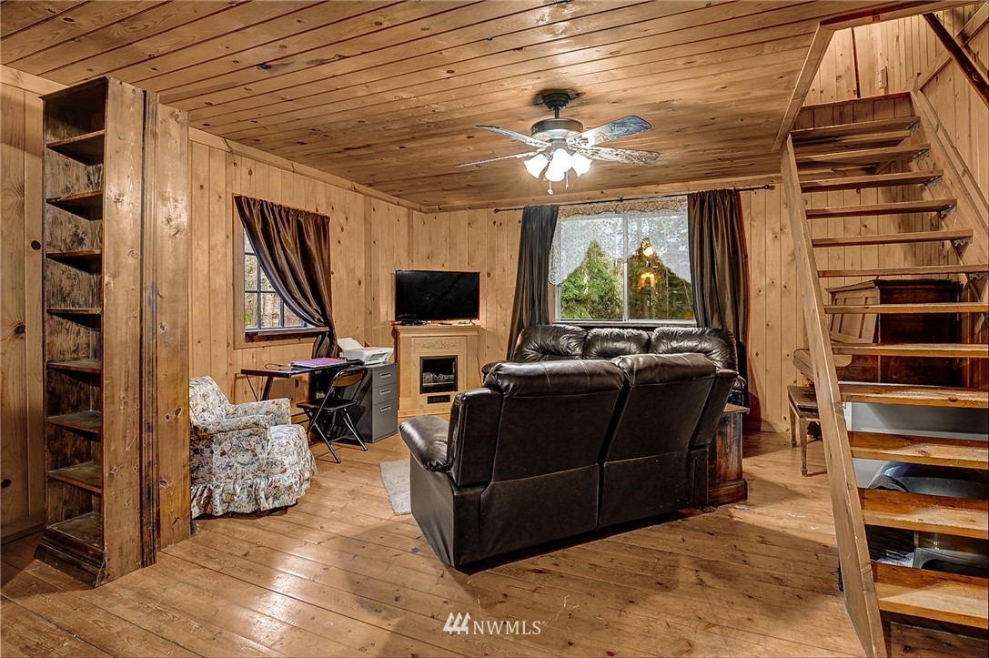 47617 Spring Water Road East Eatonville, WA 98328 - Photo 10 of 25