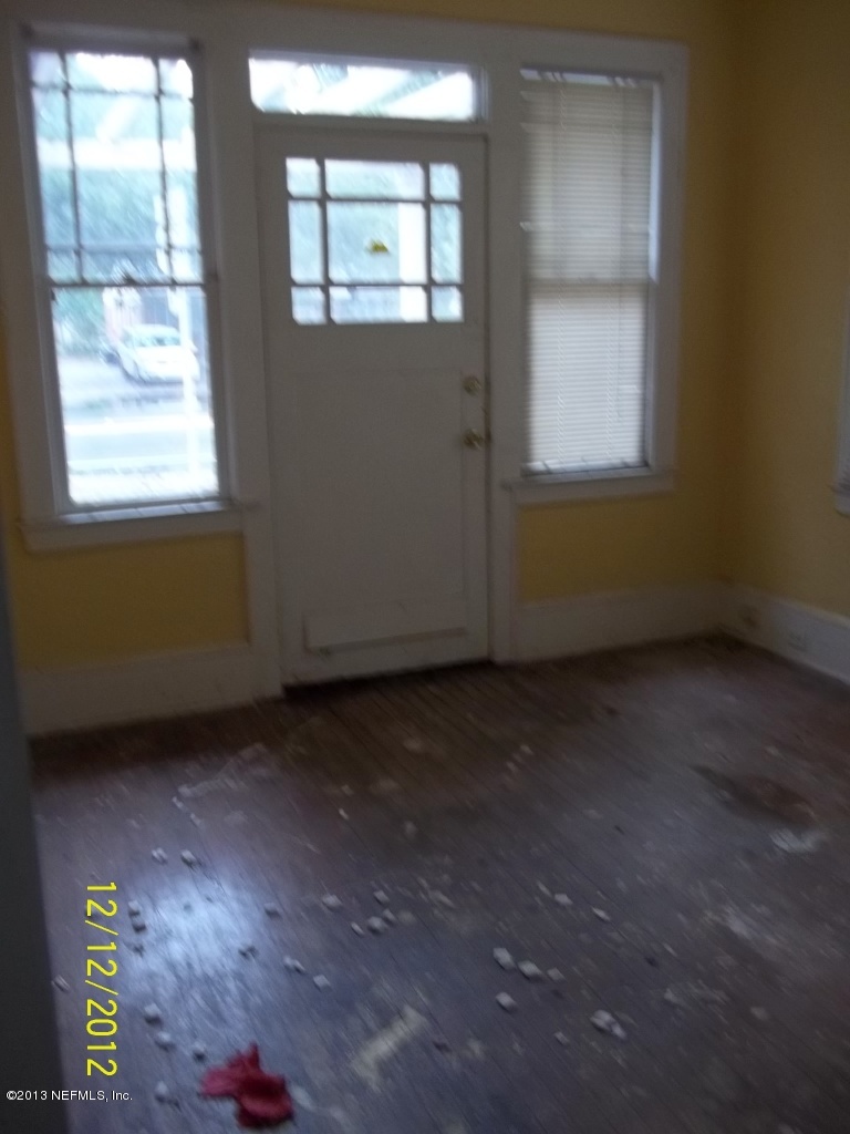 3038 Post Street Jacksonville, FL 32205 - Photo 6 of 13 a view of a room that has a window