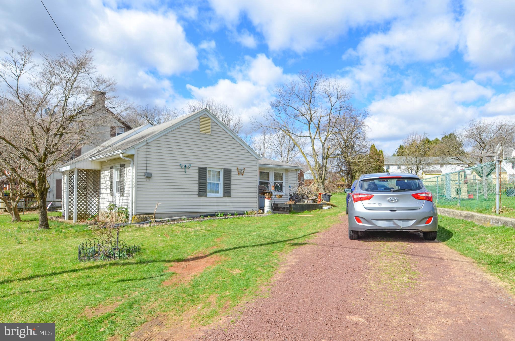 916 Public Road Bethlehem, PA 18015 - Photo 2 of 15 Gallery Image 2