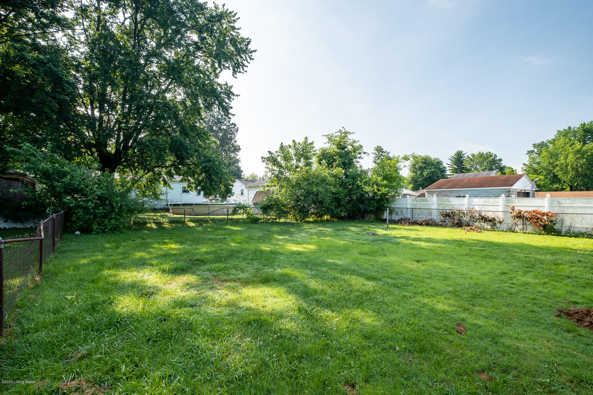 9107 New Maple Road Louisville, KY 40229 - Photo 25 of 26 Rear Yard