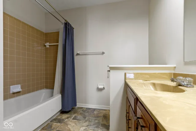 $210,000 | 7622 Castleton Farms W Drive, Indianapolis, IN 46256