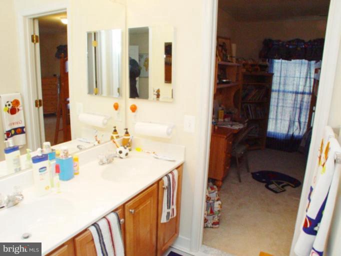 1606 Rising Ridge Road Mount Airy, MD 21771 - Photo 22 of 30 Upper level shared bathroom