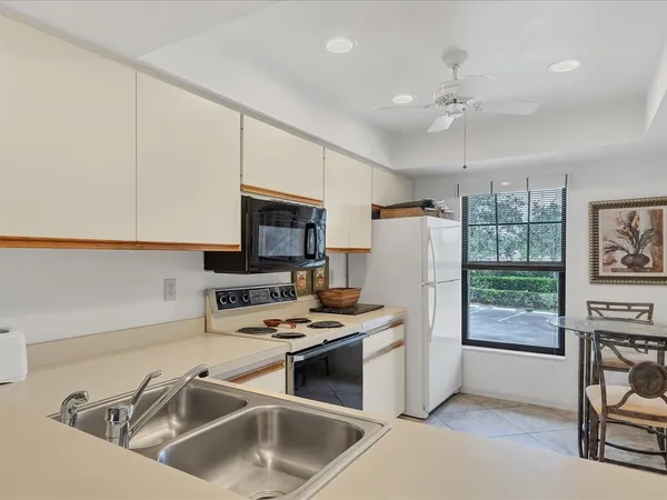 $1,900 | 4440 Weybridge, Unit 4440, Sarasota, FL 34235