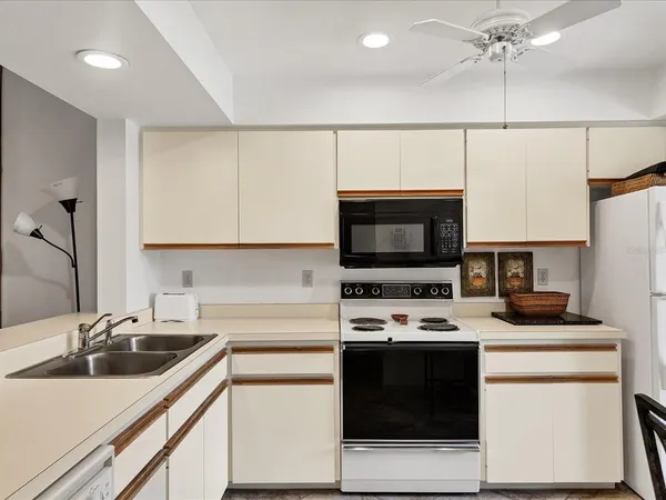 $1,900 | 4440 Weybridge, Unit 4440, Sarasota, FL 34235