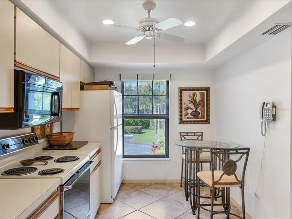 $1,900 | 4440 Weybridge, Unit 4440, Sarasota, FL 34235