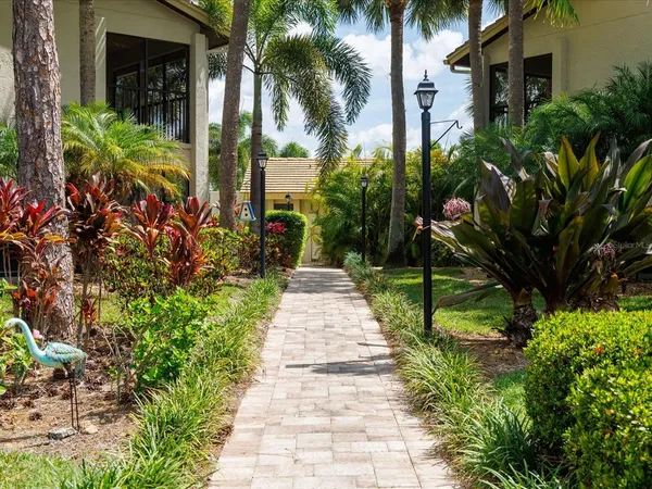 $1,900 | 4440 Weybridge, Unit 4440, Sarasota, FL 34235