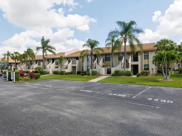 $1,900 | 4440 Weybridge, Unit 4440, Sarasota, FL 34235