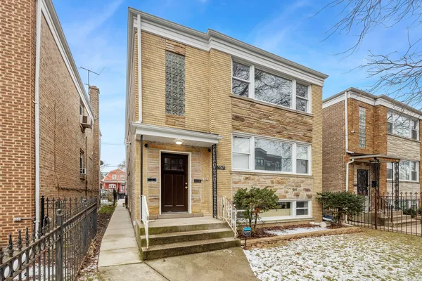 $2,800 | 5565 West Gladys Avenue, Unit 2, Chicago, IL 60644