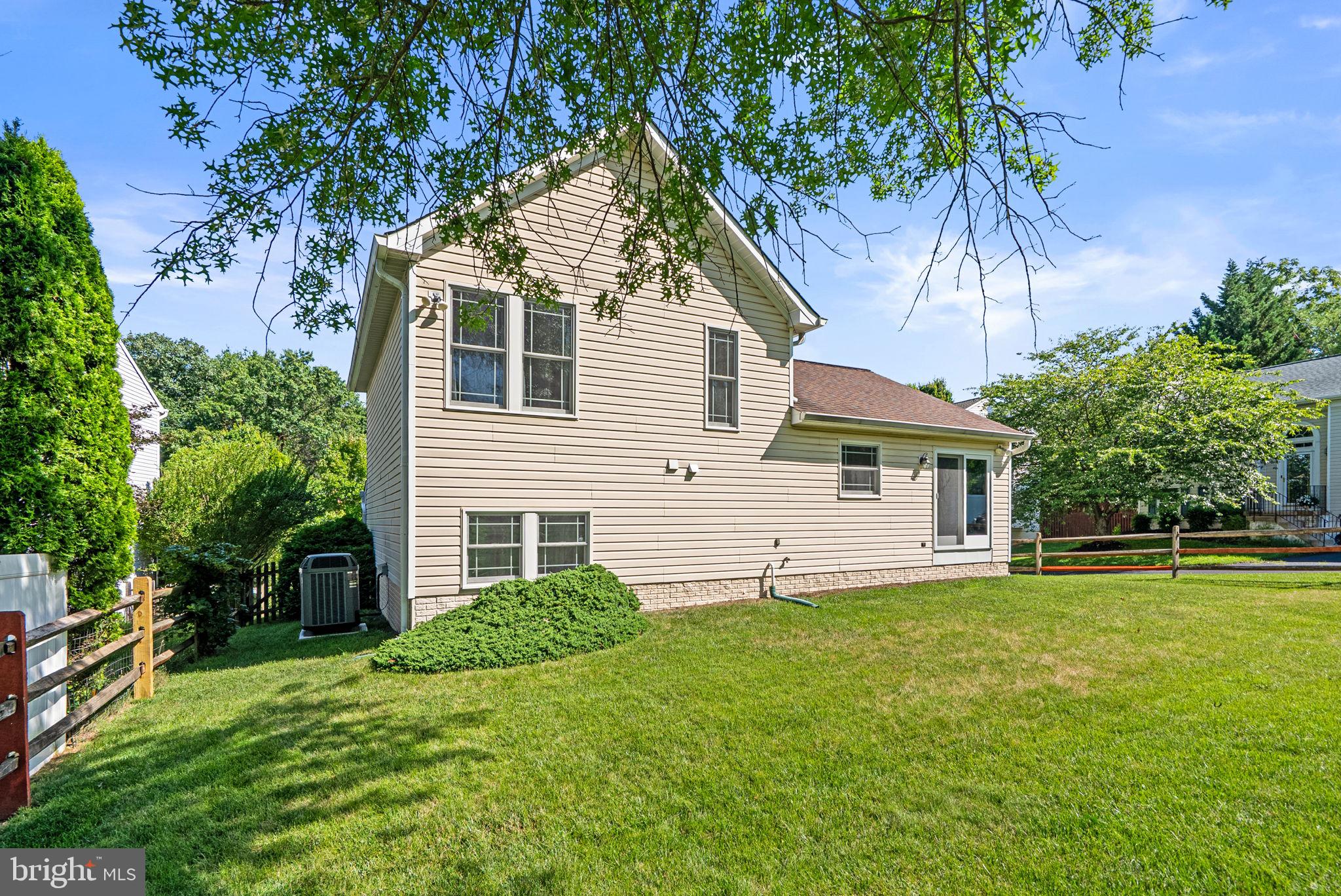 9543 Ridgeview Drive Columbia, MD 21046 - Photo 41 of 44 Relax in your backyard