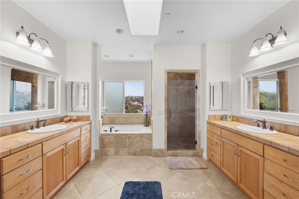 2240 Aqua Hill Road Fallbrook, CA 92028 - Photo 24 of 54 PRIMARY BATHROOM