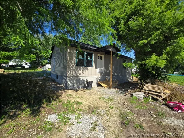 $184,900 | 53 South Shelby Street, Campbellsburg, IN 47108