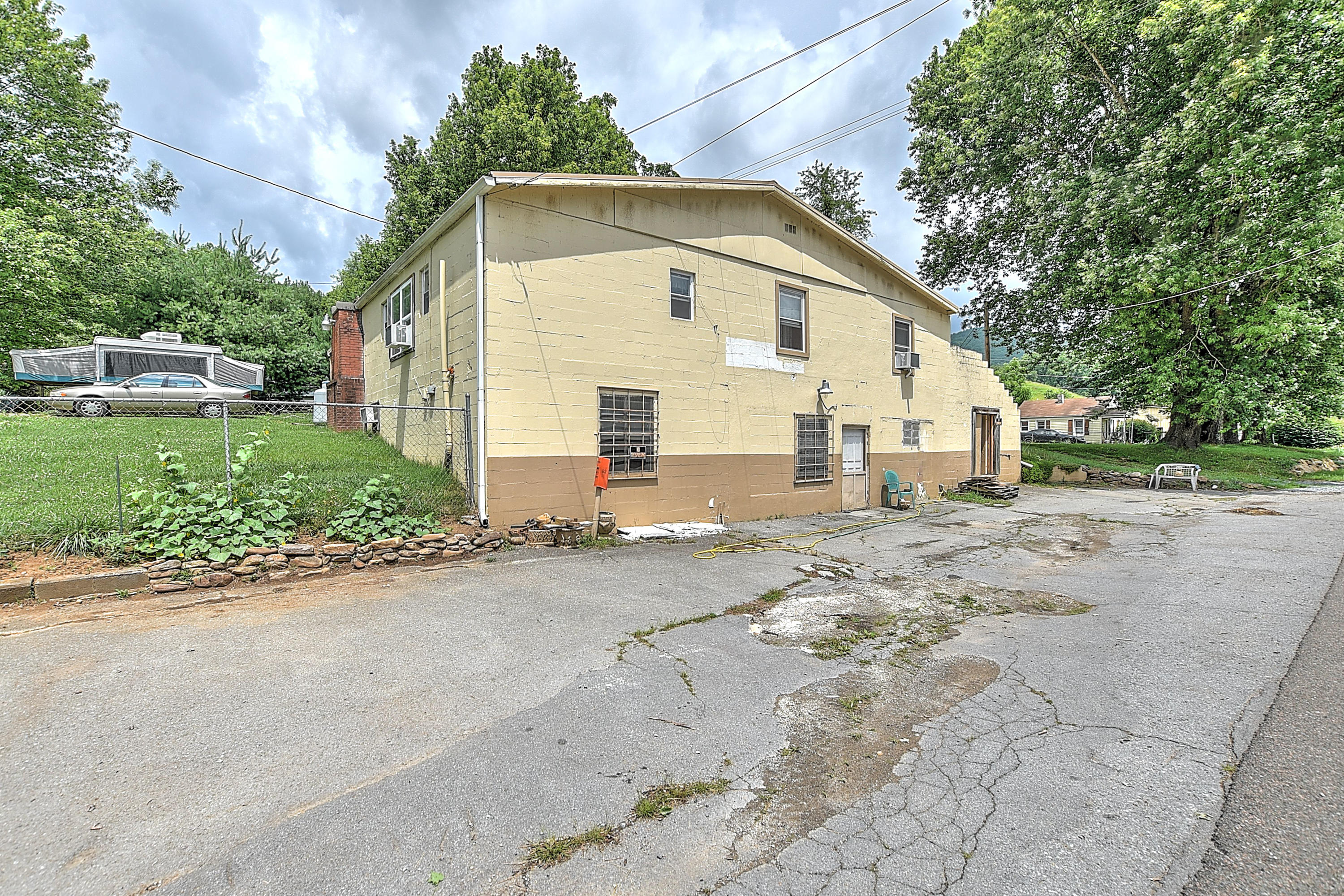 102 Dugger Branch Road Elizabethton, TN 37643 - Photo 1 of 20 102 Duggar