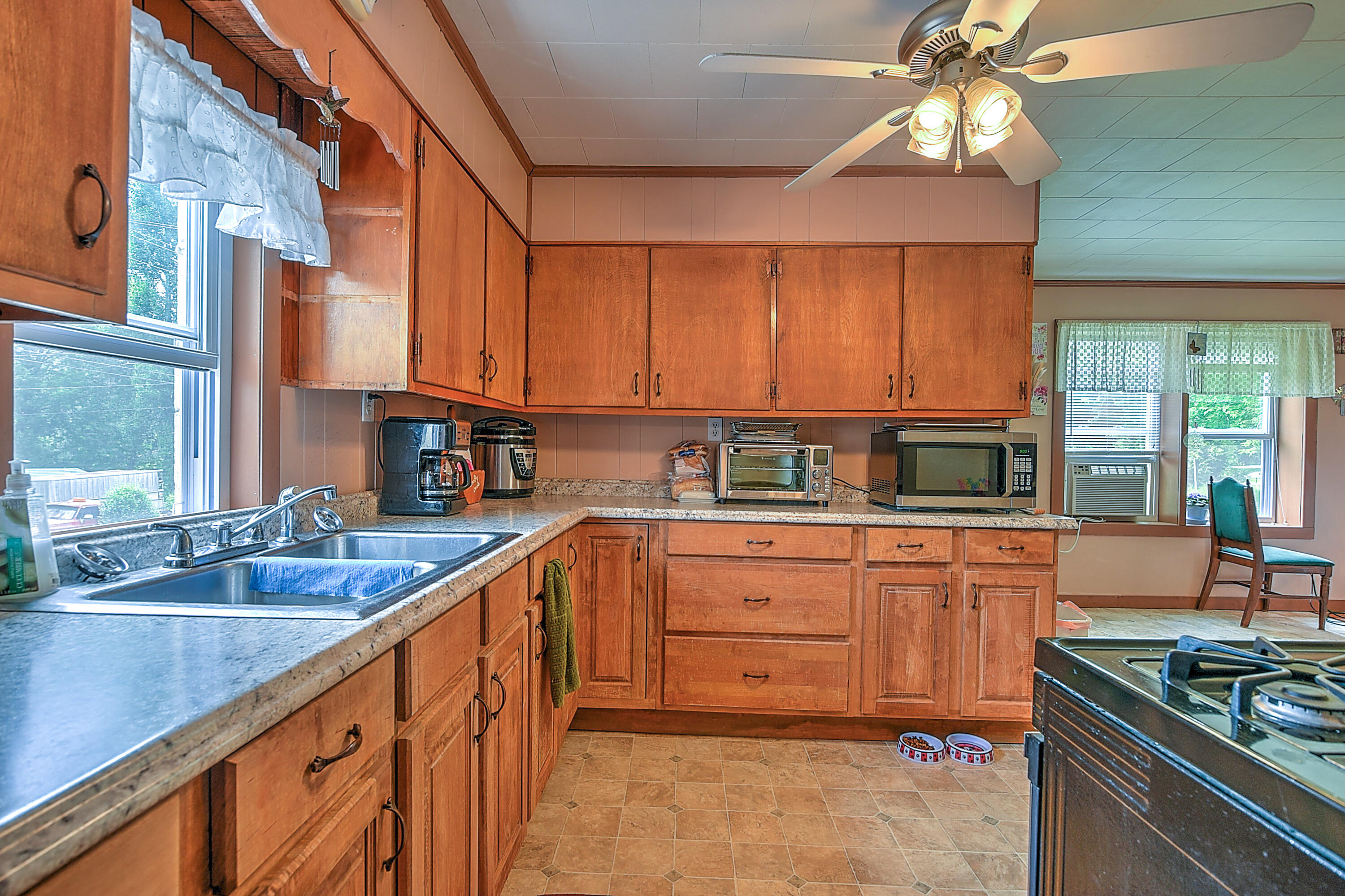 102 Dugger Branch Road Elizabethton, TN 37643 - Photo 14 of 20 102 Duggar-14
