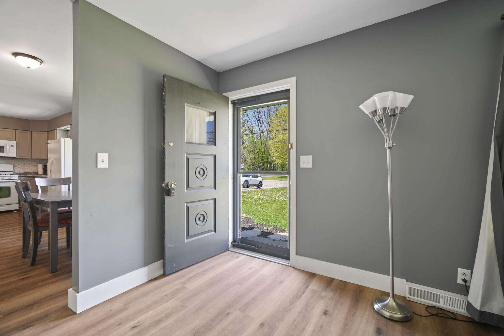 4111 Spring Arbor Road Jackson, MI 49201 - Photo 4 of 28 4-web-or-mls-DSC05509 (1)