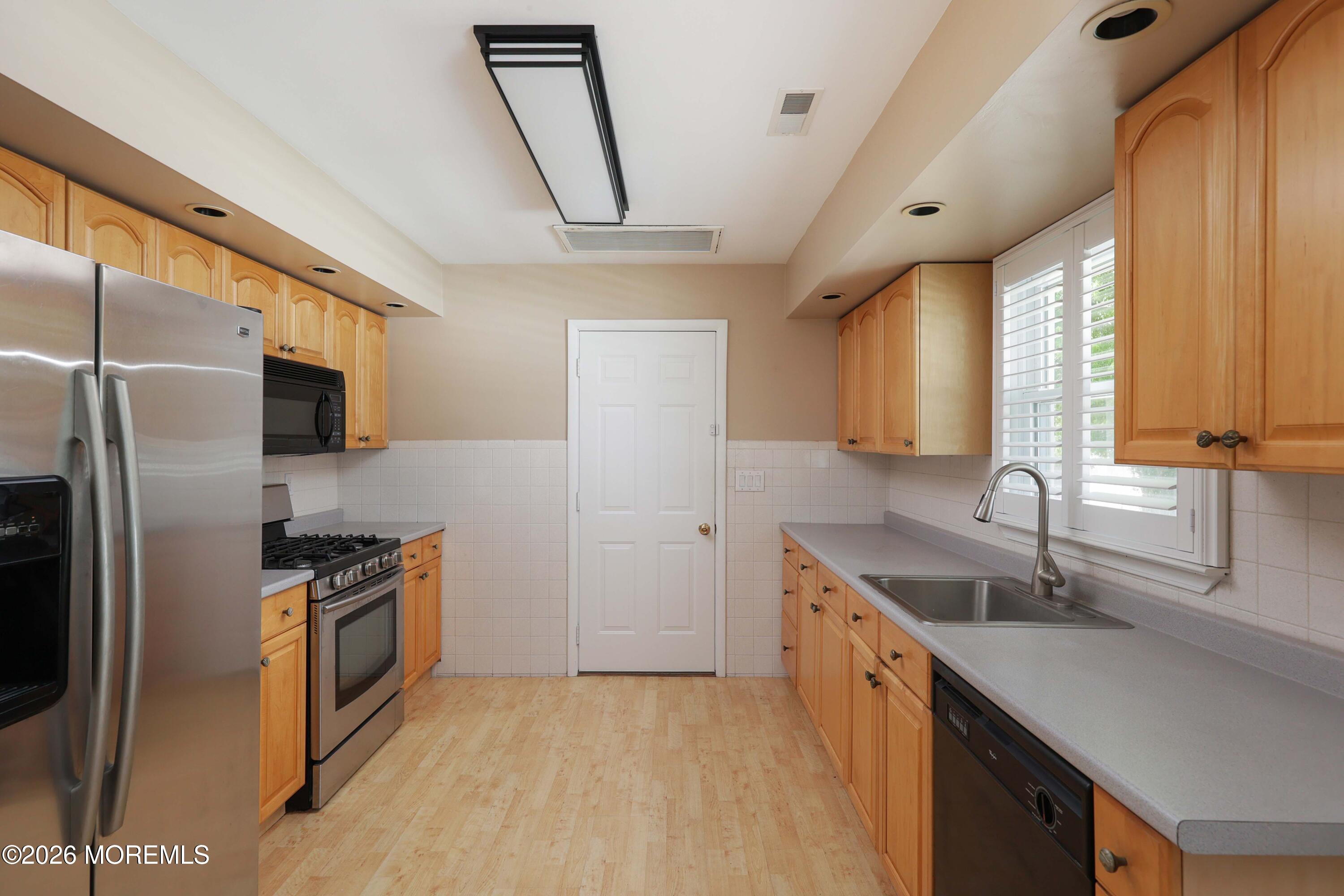 112 Minturn Road Toms River, NJ 08753 - Photo 13 of 30 11