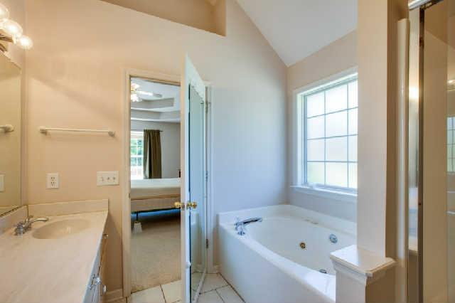 864 Rands Way Columbia, TN 38401 - Photo 11 of 20 Master bath has a whirlpool tub, seperate shower, and double sinks