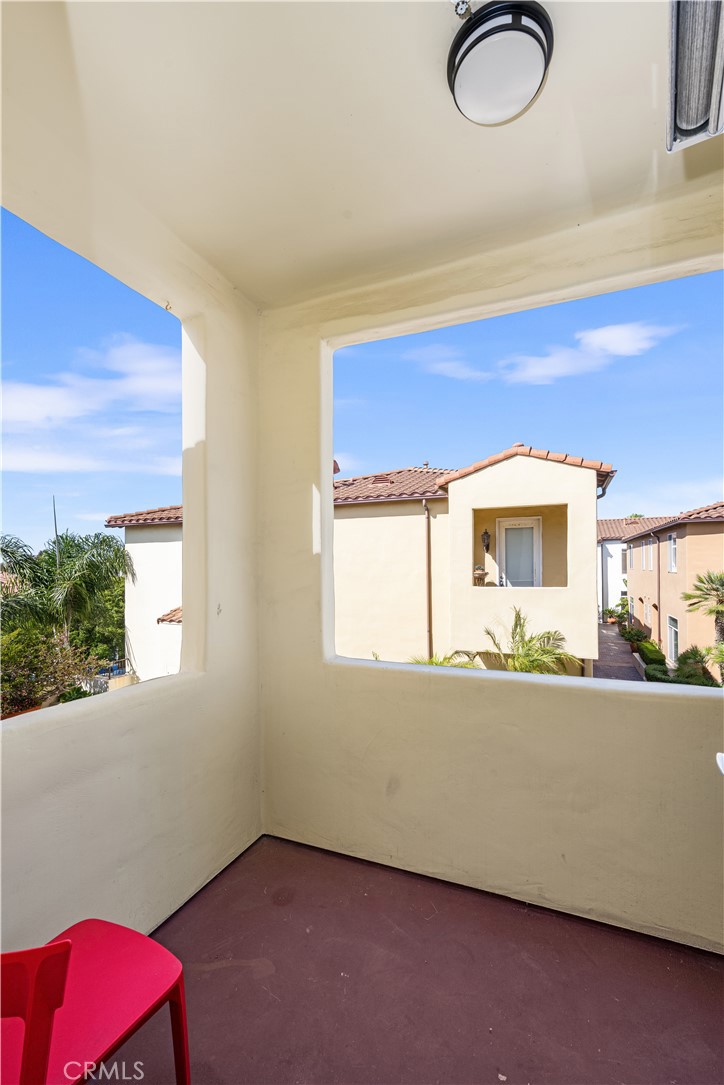340 5th Street Huntington Beach, CA 92648 - Photo 19 of 48 a view of a livingroom with furniture and a window