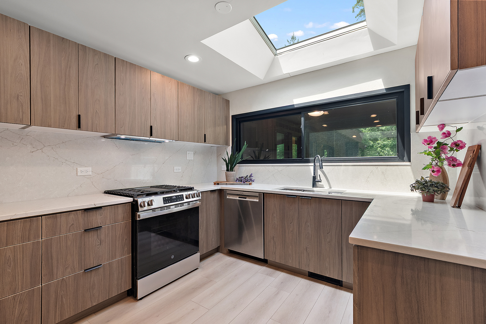 71 Graymoor Lane Olympia Fields, IL 60461 - Photo 16 of 36 a kitchen with stainless steel appliances granite countertop a sink stove and cabinets