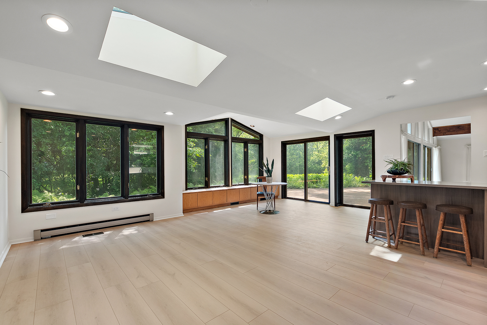71 Graymoor Lane Olympia Fields, IL 60461 - Photo 20 of 36 a view of a livingroom with furniture window and outside view