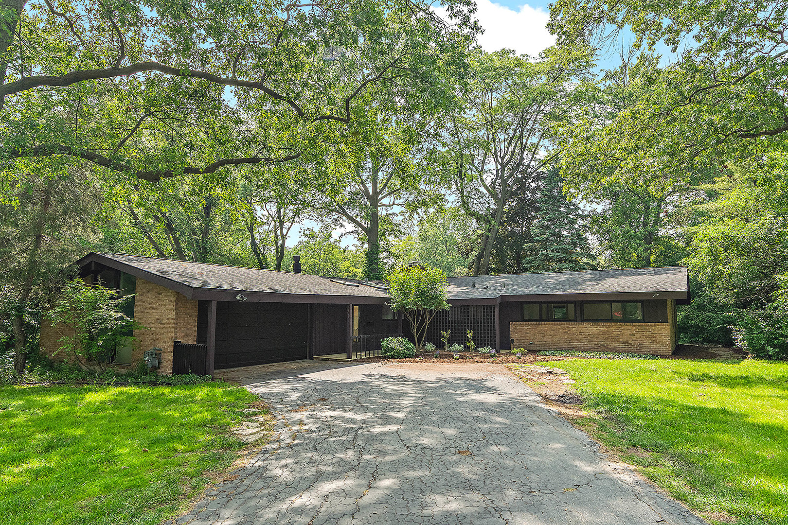 71 Graymoor Lane Olympia Fields, IL 60461 - Photo 2 of 36 a front view of house with a garden