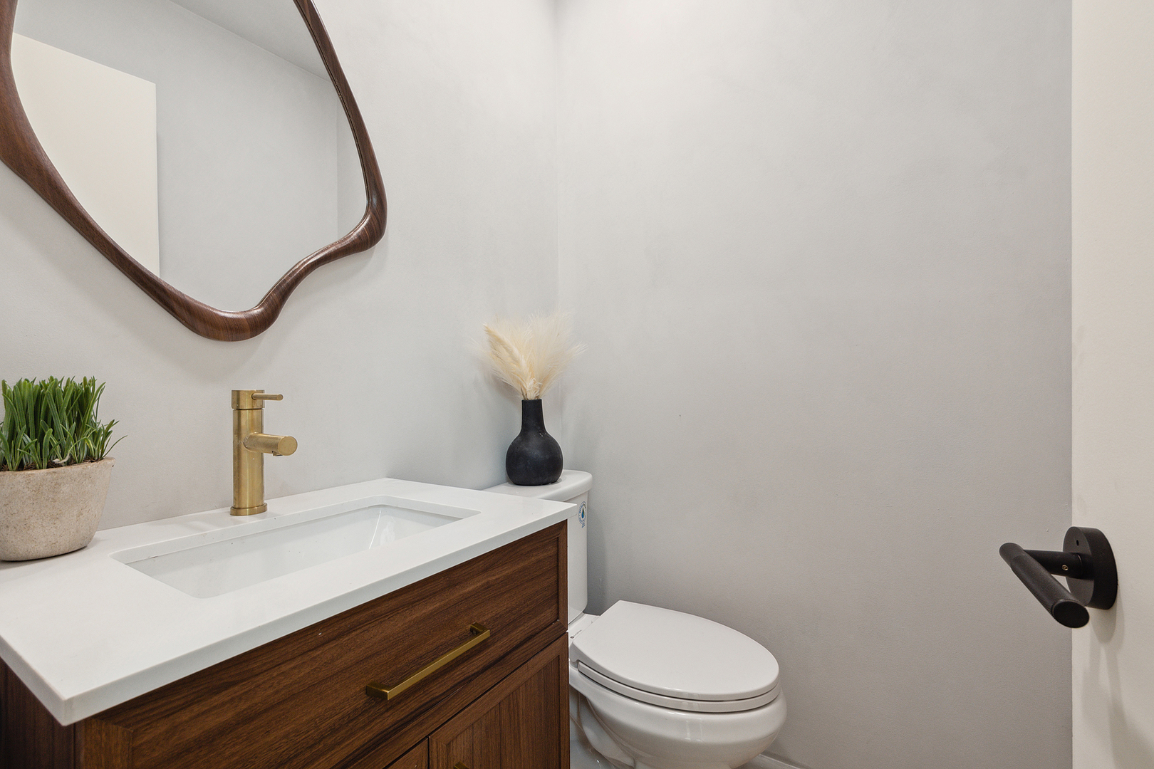 71 Graymoor Lane Olympia Fields, IL 60461 - Photo 21 of 36 a bathroom with a sink and a mirror