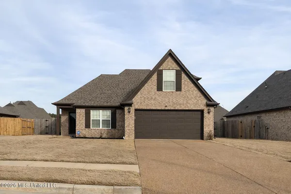 $325,000 | 8642 Lois Lane, Southaven, MS 38672