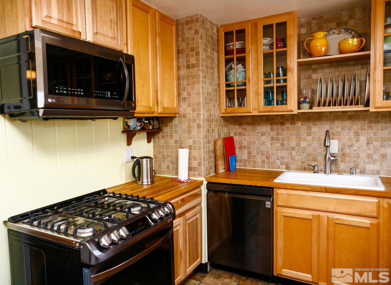 1670 Grandview Avenue Reno, NV 89503 - Photo 4 of 24 Photo 4