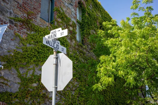 a view of a bird bath