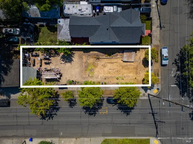 a picture of a table and chairs in patio