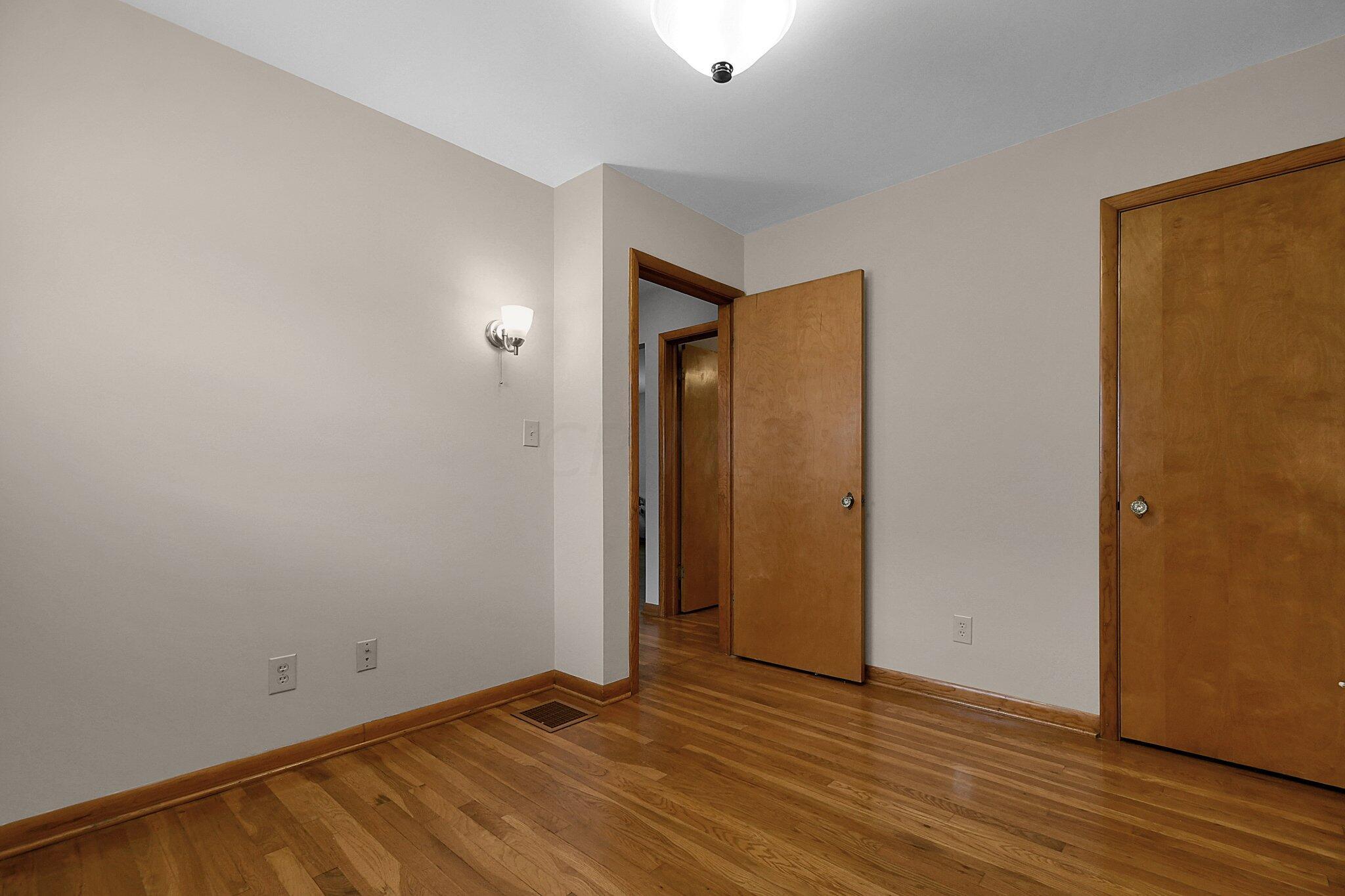 554 Tibet Road Columbus, OH 43202 - Photo 14 of 33 Bedroom 2b