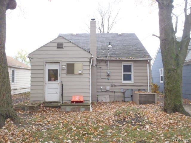 20919 Ridgemont Road Harper Woods, MI 48225 - Photo 3 of 15 PA262656.JPG