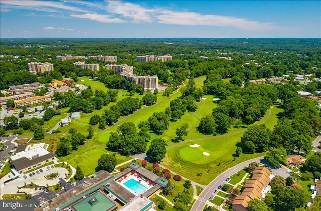 a view of a street in a residential apartment building