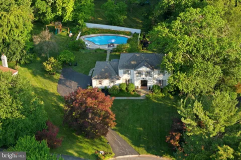 $1,395,000 | 736 Governor Circle, Newtown Square, PA 19073