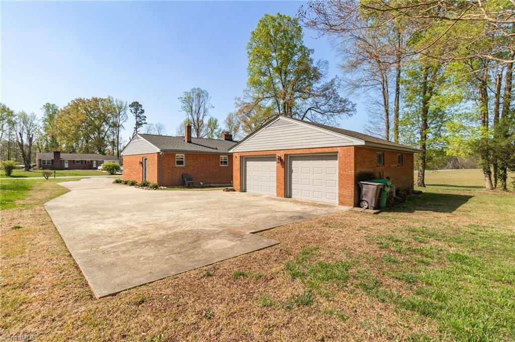 603 Shamrock Road High Point, NC 27265 - Photo 2 of 29