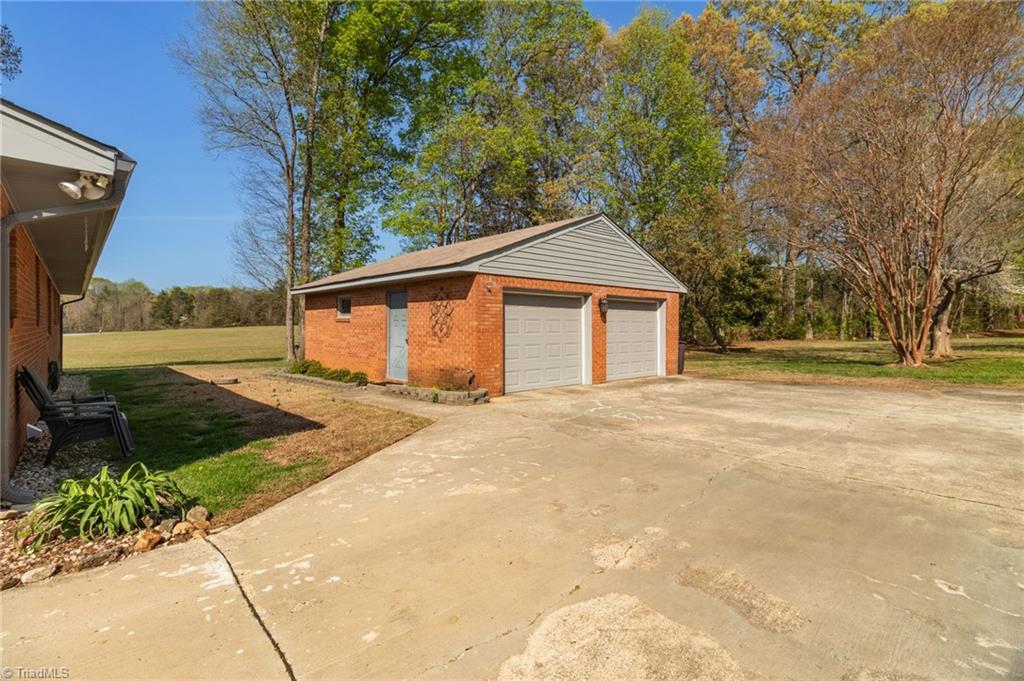 603 Shamrock Road High Point, NC 27265 - Photo 26 of 29