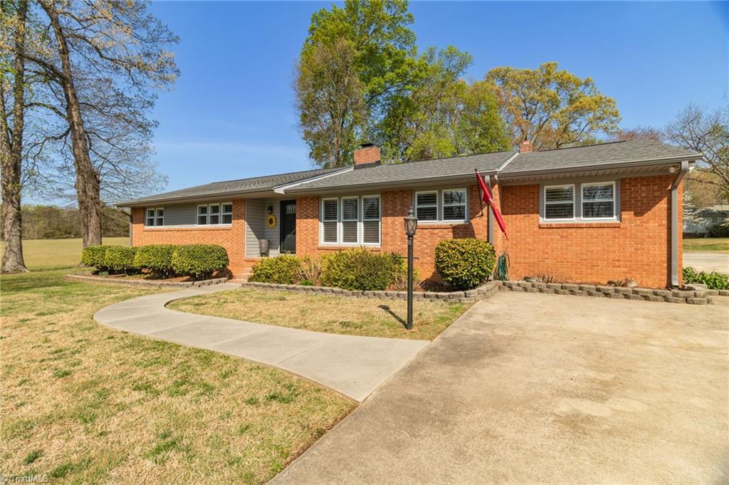 603 Shamrock Road High Point, NC 27265 - Photo 4 of 29