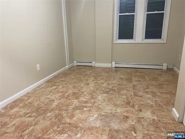 $3,200 | 237 Jersey Avenue, Unit 1, Cliffside Park, NJ 07010