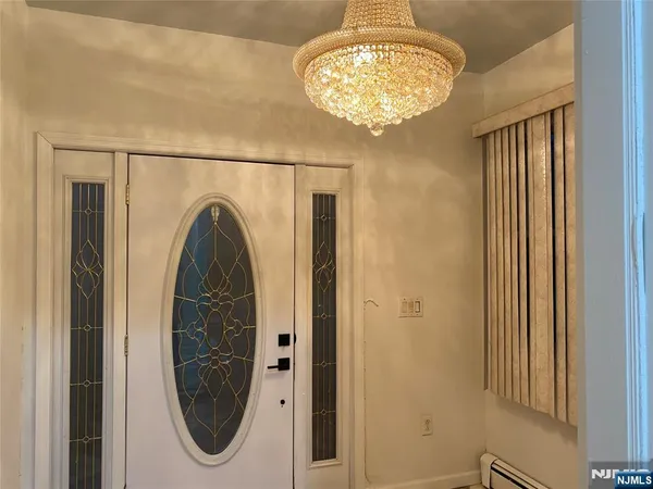 $3,200 | 237 Jersey Avenue, Unit 1, Cliffside Park, NJ 07010