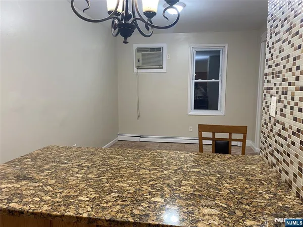 $3,200 | 237 Jersey Avenue, Unit 1, Cliffside Park, NJ 07010