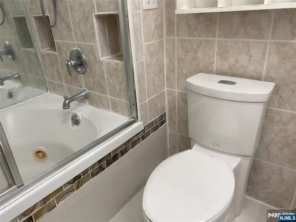 $3,200 | 237 Jersey Avenue, Unit 1, Cliffside Park, NJ 07010