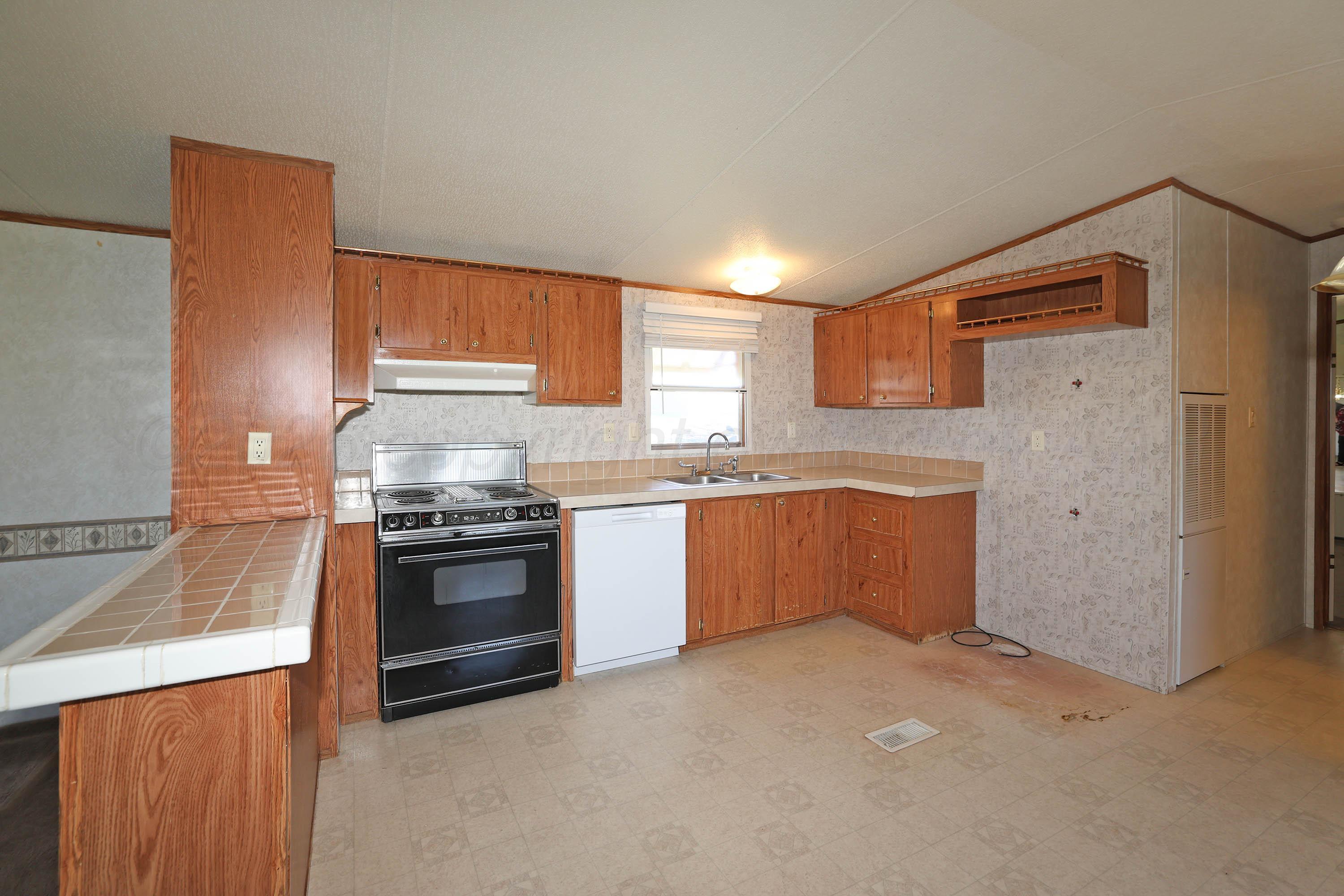 4301 West McCormick Road Amarillo, TX 79118 - Photo 7 of 26 8-Kitchen