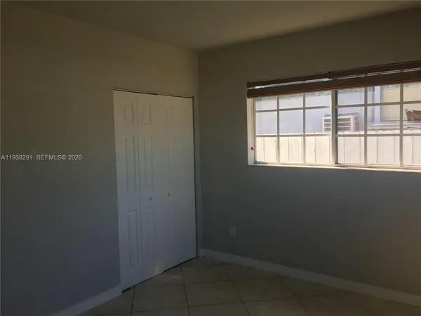 a view of yard with green space